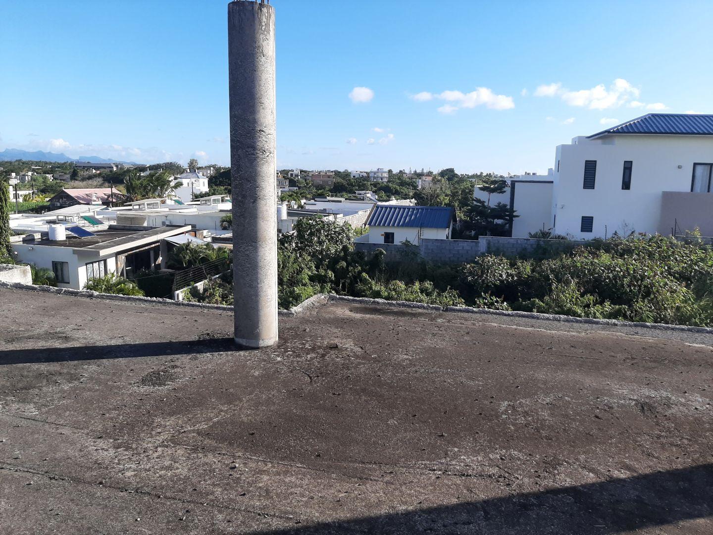 Immeuble Commercial d’Exception à Vendre à Pereybère – Forte Visibilité et Potentiel de Développement