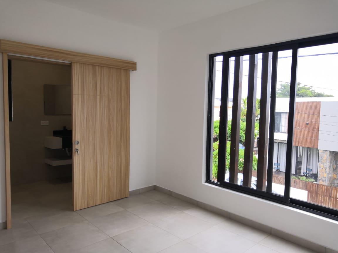 Maison à vendre à Albion, 210m², terrain 400m², 4 chambres, piscine privée, proche écoles et commerces