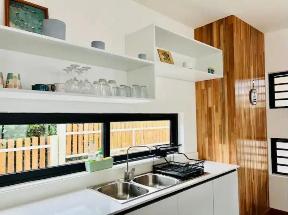 Maison à vendre à Albion, 210m², terrain 400m², 4 chambres, piscine privée, proche écoles et commerces