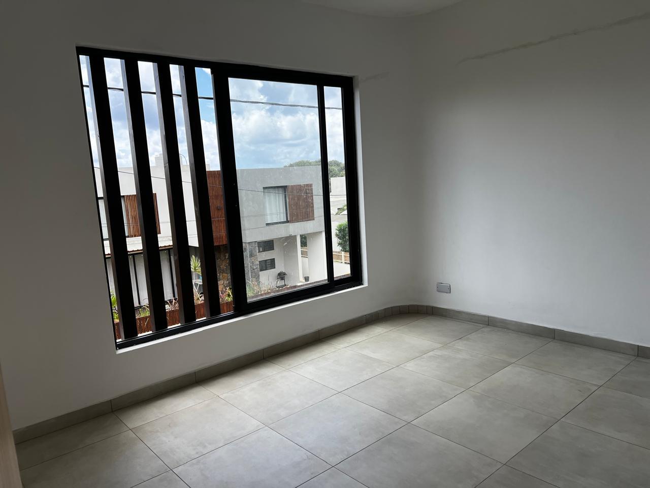 Maison à vendre à Albion, 210m², terrain 400m², 4 chambres, piscine privée, proche écoles et commerces