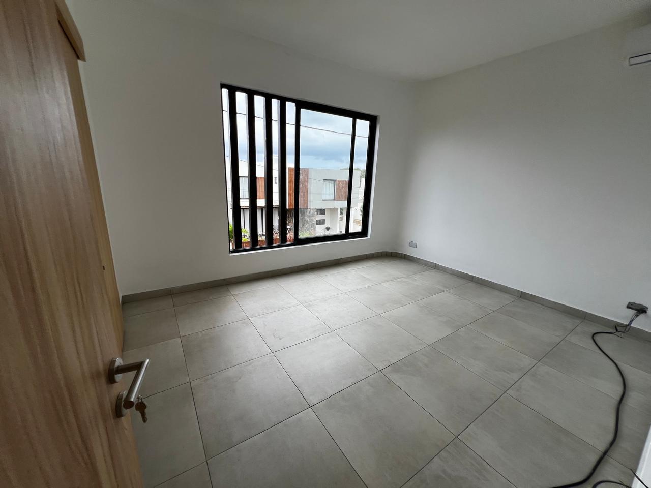 Maison à vendre à Albion, 210m², terrain 400m², 4 chambres, piscine privée, proche écoles et commerces