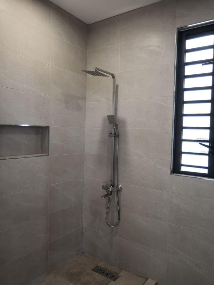 Maison à vendre à Albion, 210m², terrain 400m², 4 chambres, piscine privée, proche écoles et commerces
