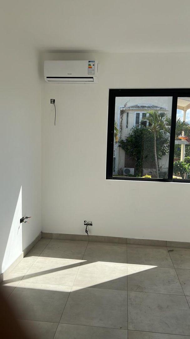 Maison à vendre à Albion, 210m², terrain 400m², 4 chambres, piscine privée, proche écoles et commerces