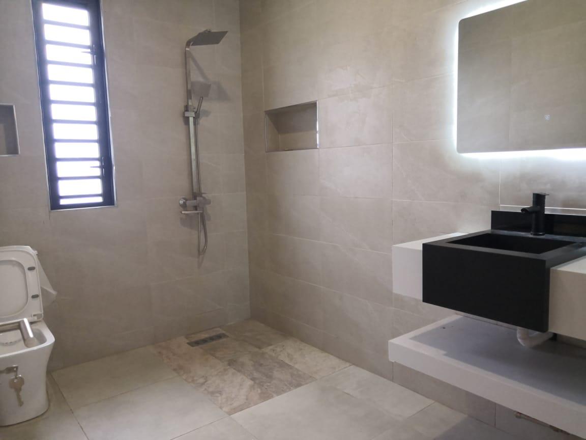 Maison à vendre à Albion, 210m², terrain 400m², 4 chambres, piscine privée, proche écoles et commerces
