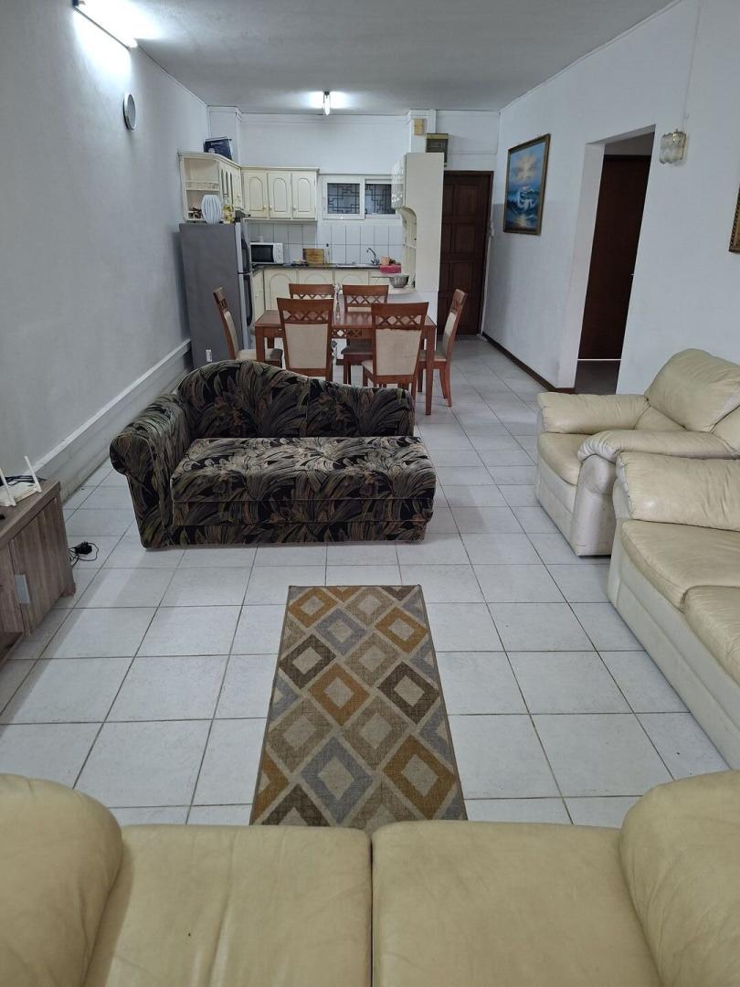 Appartement Meublé de 3 Chambres à Vendre au Centre de Quatre Bornes