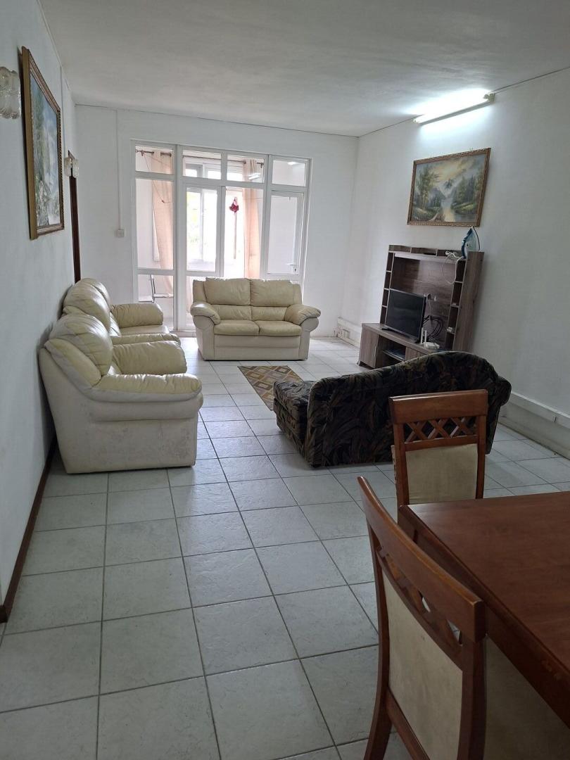 Appartement Meublé de 3 Chambres à Vendre au Centre de Quatre Bornes