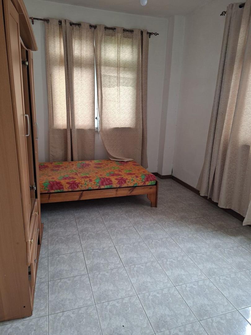 Appartement Meublé de 3 Chambres à Vendre au Centre de Quatre Bornes