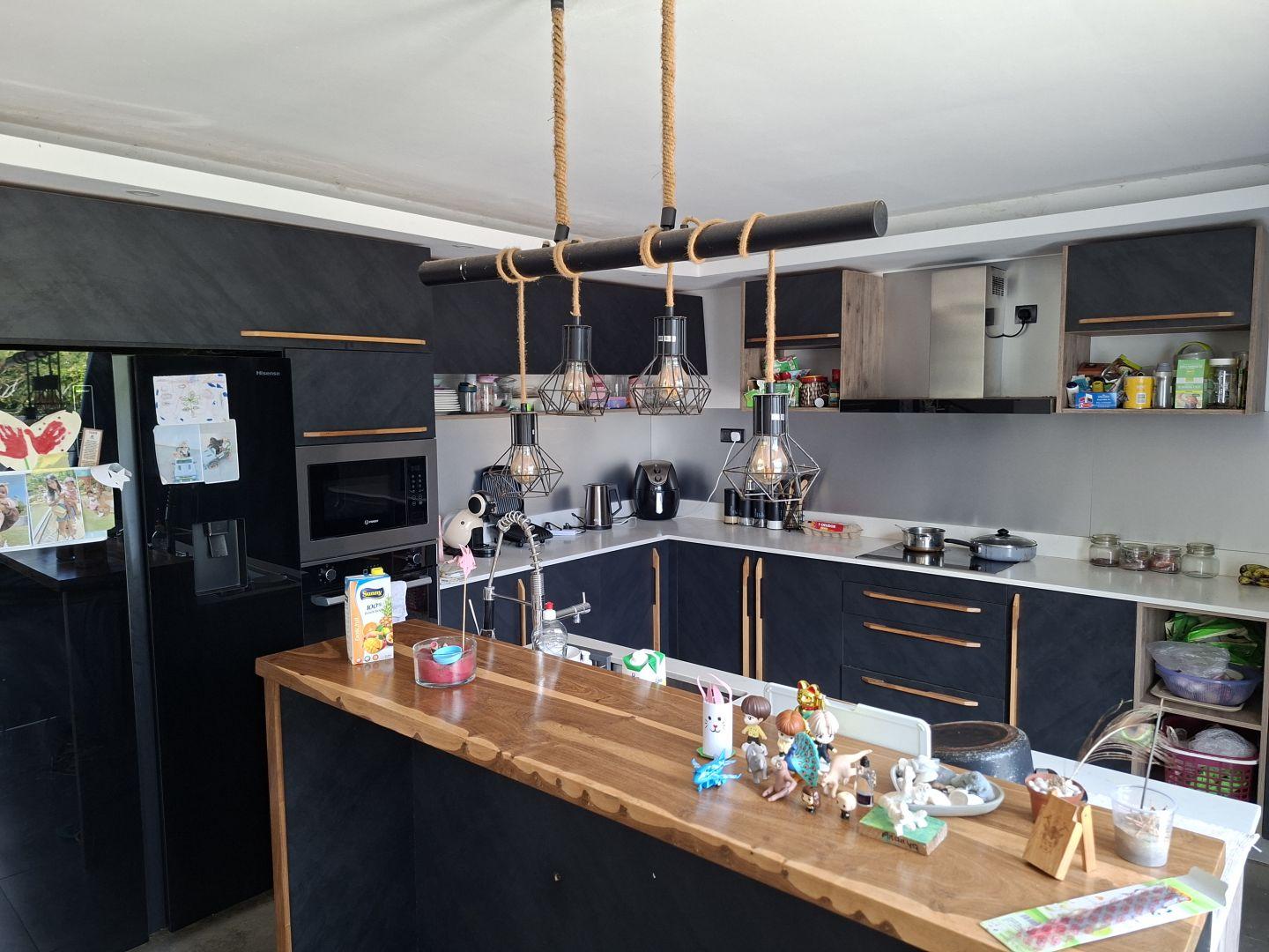 Maison à vendre à Calodyne – Propriété spacieuse de 3 chambres avec fort potentiel