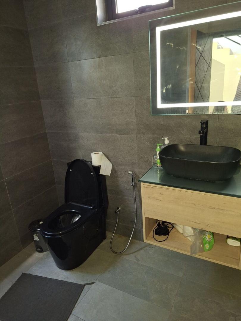 Maison à vendre à Calodyne – Propriété spacieuse de 3 chambres avec fort potentiel