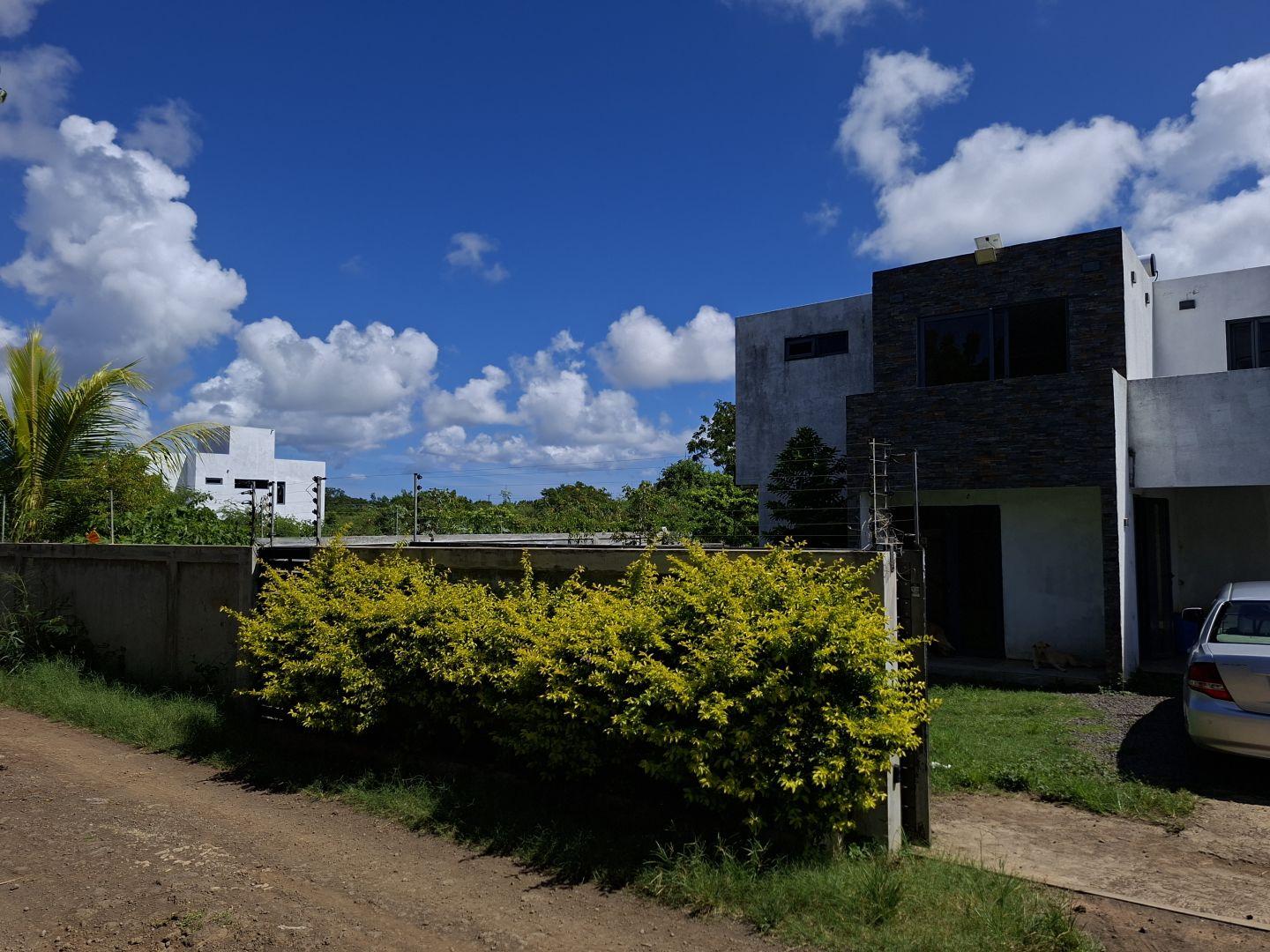 Maison à vendre à Calodyne – Propriété spacieuse de 3 chambres avec fort potentiel