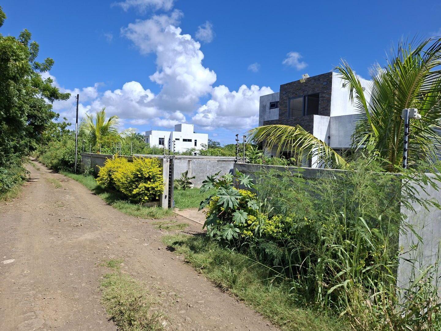 Maison à vendre à Calodyne – Propriété spacieuse de 3 chambres avec fort potentiel