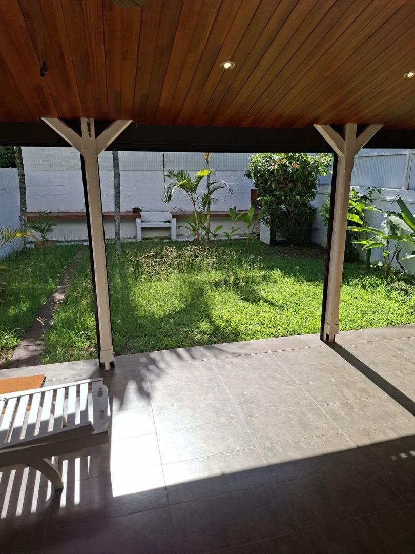Duplex rénové de 3 chambres à vendre à Pointe aux Canonniers – Emplacement premium au nord de l’île Maurice