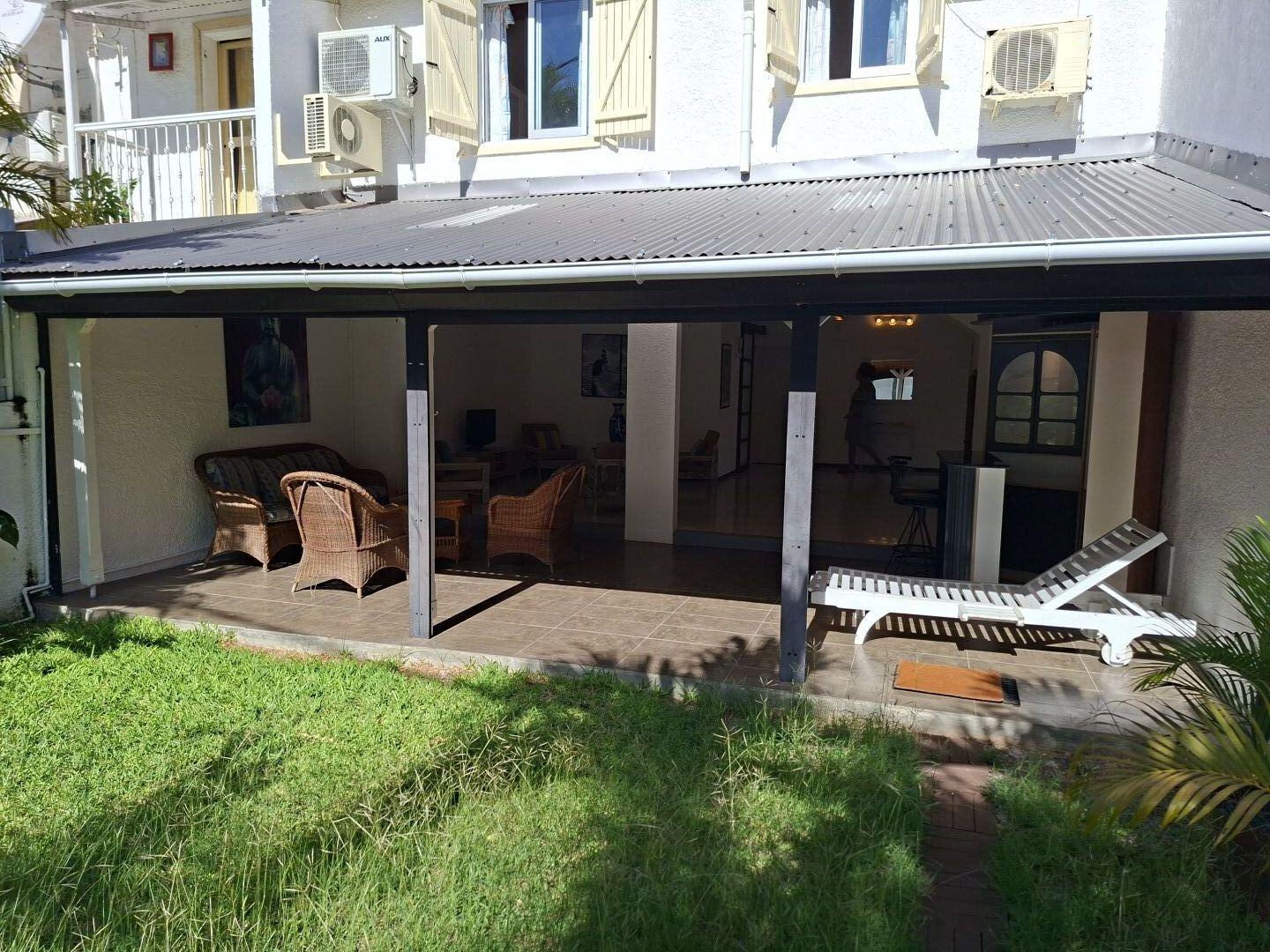 Duplex rénové de 3 chambres à vendre à Pointe aux Canonniers – Emplacement premium au nord de l’île Maurice