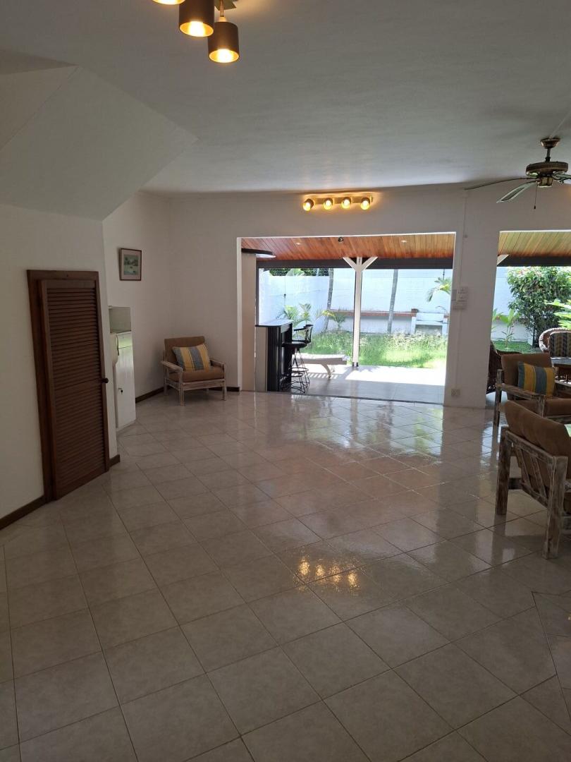Duplex rénové de 3 chambres à vendre à Pointe aux Canonniers – Emplacement premium au nord de l’île Maurice