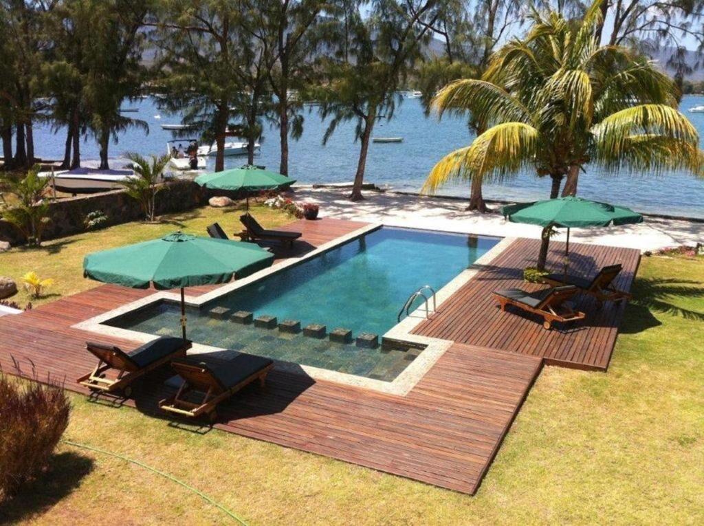 Appartement Pieds dans l’Eau à Vendre – Luxe et Élégance à Rivière Noire, Maurice