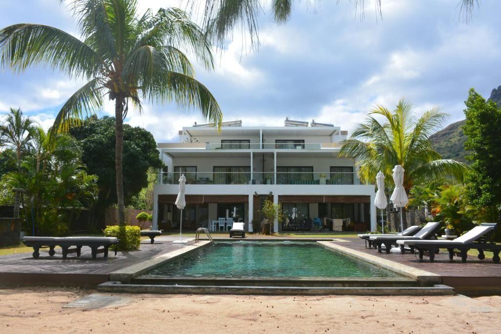Appartement Pieds dans l’Eau à Vendre – Luxe et Élégance à Rivière Noire, Maurice