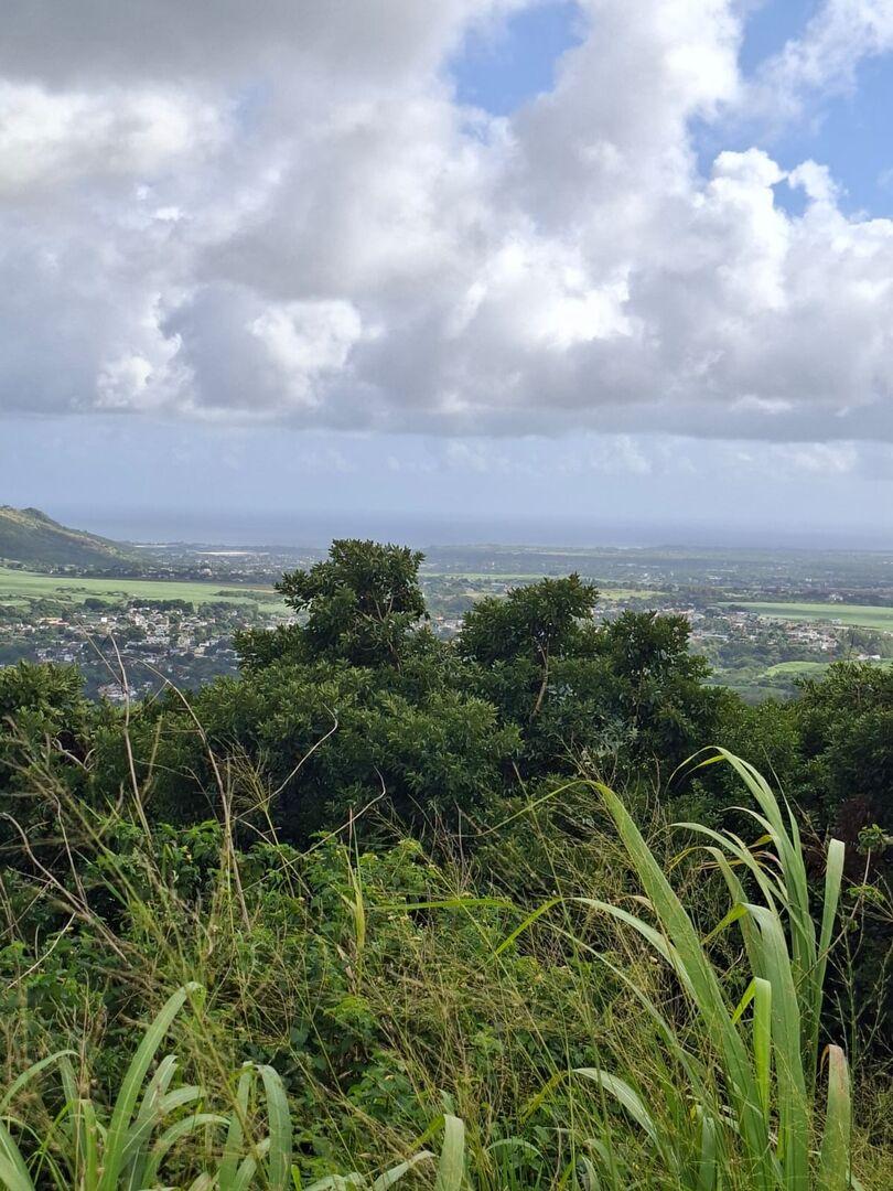 Terrain de 1 Arpent à Vendre à Les Mariannes, Île Maurice – Vue Panoramique sur la Mer et les Montagnes
