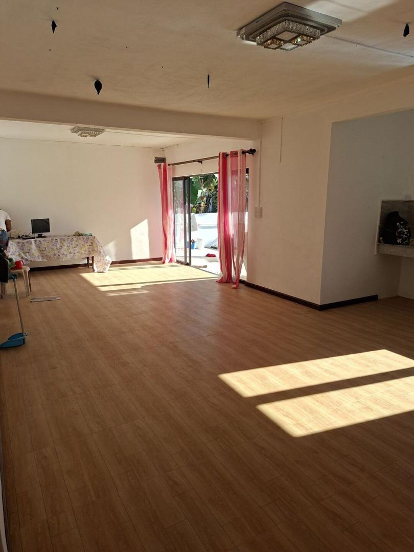 Maison à vendre à L'Espérance Piton – Propriété spacieuse de 2 chambres avec grand espace de stationnement