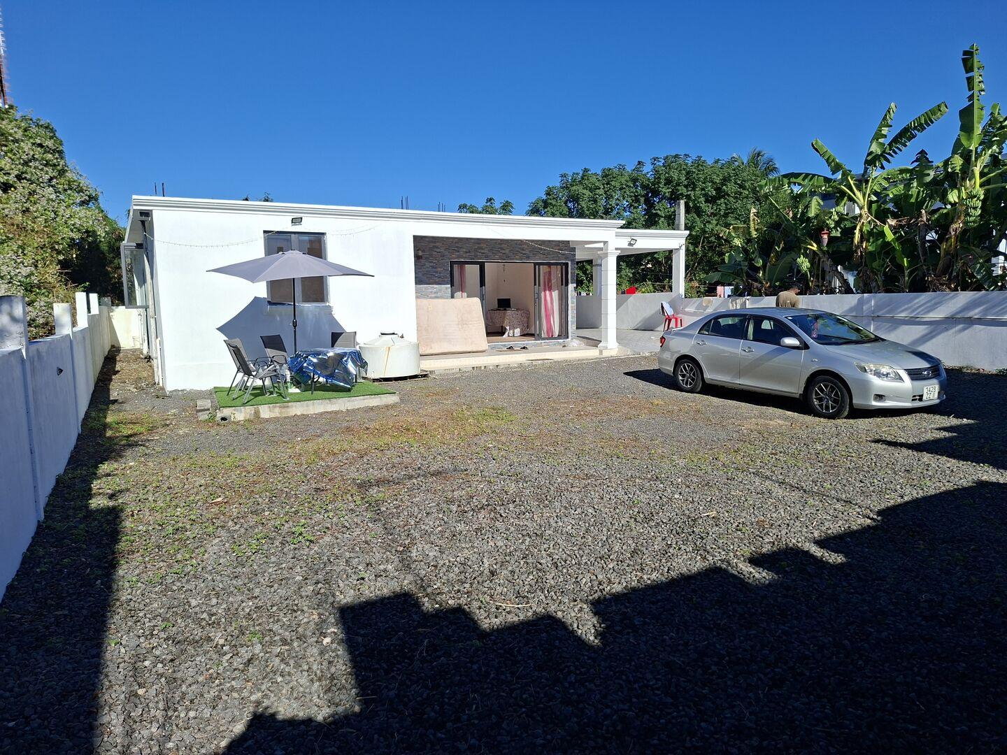 Maison à vendre à L'Espérance Piton – Propriété spacieuse de 2 chambres avec grand espace de stationnement