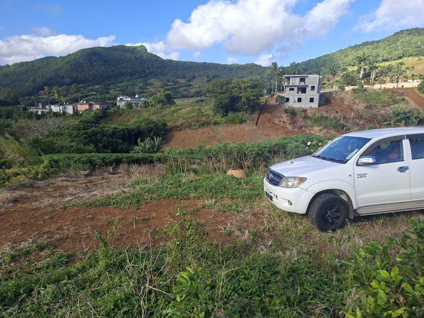 Terrain Premium avec Vue Mer à Vendre à Les Mariannes, Île Maurice – 1,22 Arpent avec Accès Direct à la Route Principale