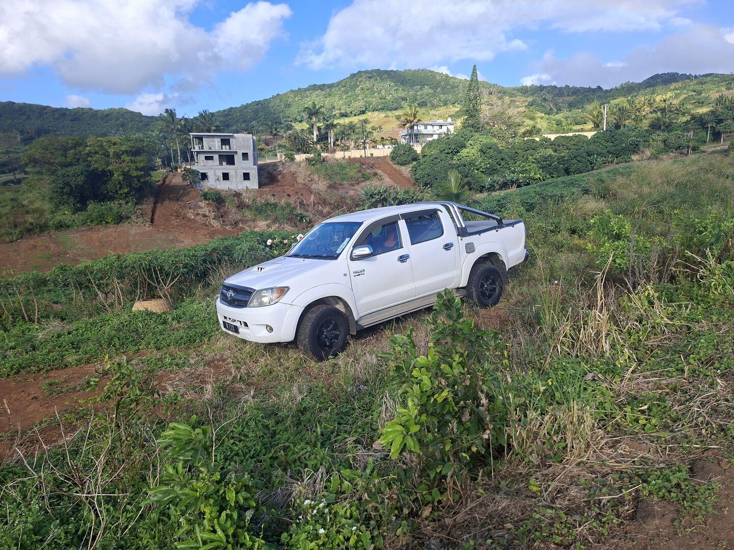 Terrain Premium avec Vue Mer à Vendre à Les Mariannes, Île Maurice – 1,22 Arpent avec Accès Direct à la Route Principale