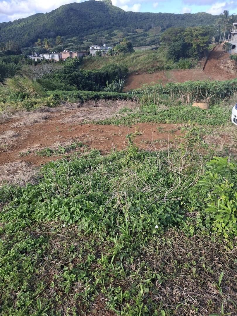 Terrain Premium avec Vue Mer à Vendre à Les Mariannes, Île Maurice – 1,22 Arpent avec Accès Direct à la Route Principale