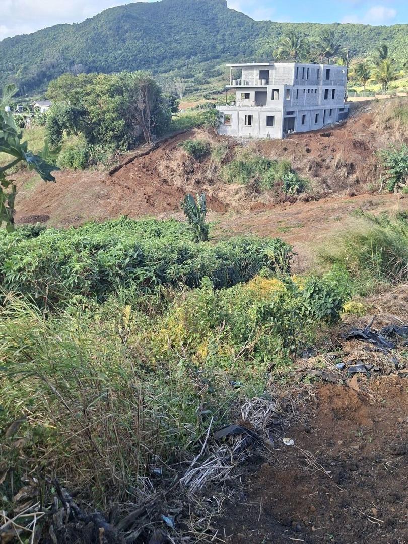 Terrain Premium avec Vue Mer à Vendre à Les Mariannes, Île Maurice – 1,22 Arpent avec Accès Direct à la Route Principale