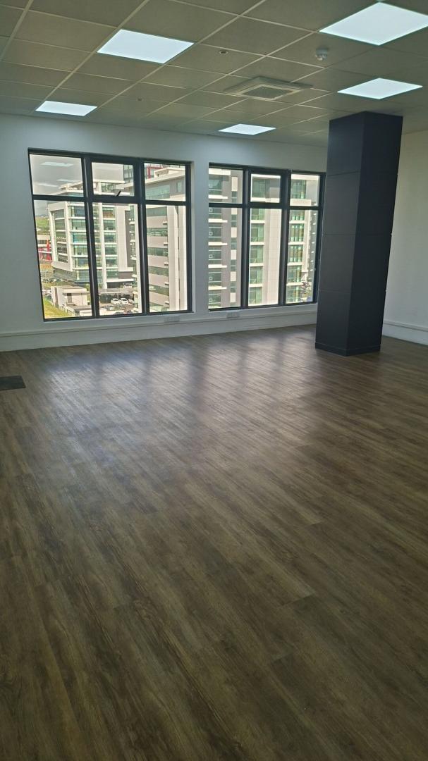 Bureau à louer à Cybercity, Ébène – 170 m² | 5ᵉ Étage | 2 Places de Parking