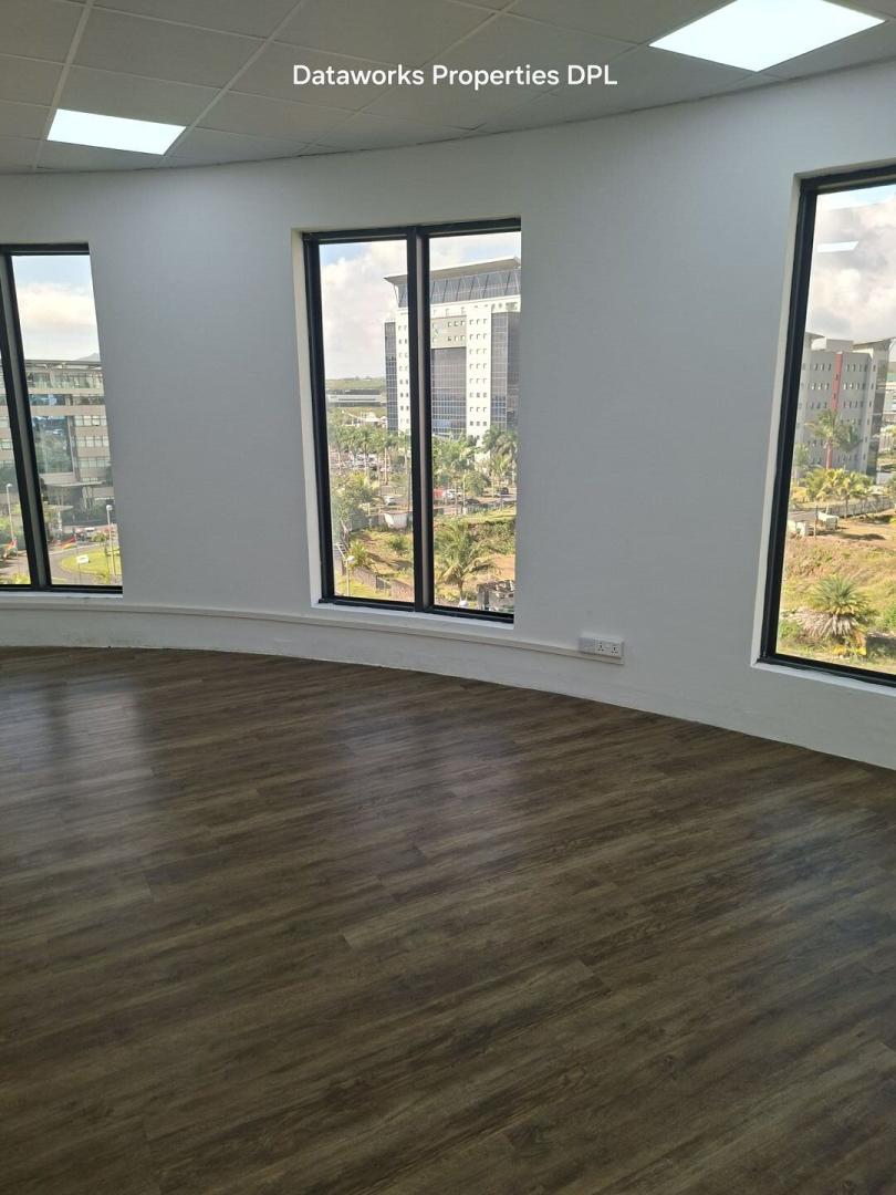 Bureau à louer à Cybercity, Ébène – 170 m² | 5ᵉ Étage | 2 Places de Parking