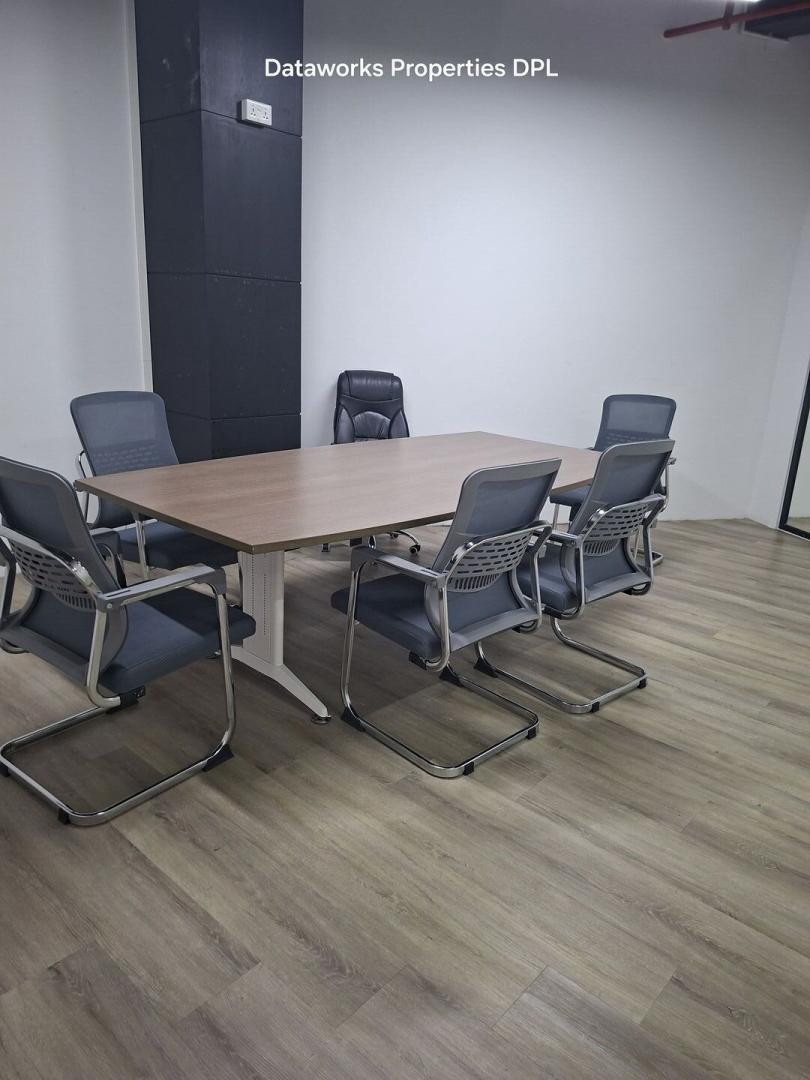 Espace de bureau meublé de 148 m² à louer à Cybercity, Ébène | 5e étage | 2 places de parking