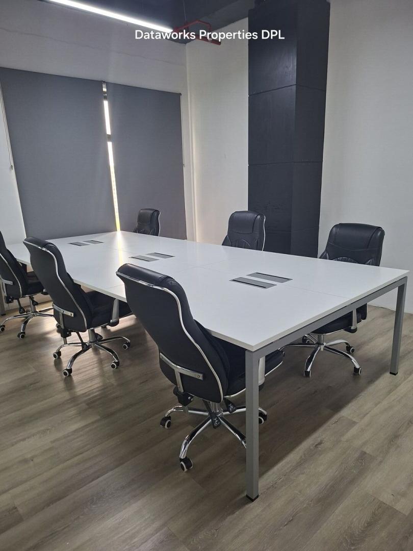 Espace de bureau meublé de 148 m² à louer à Cybercity, Ébène | 5e étage | 2 places de parking