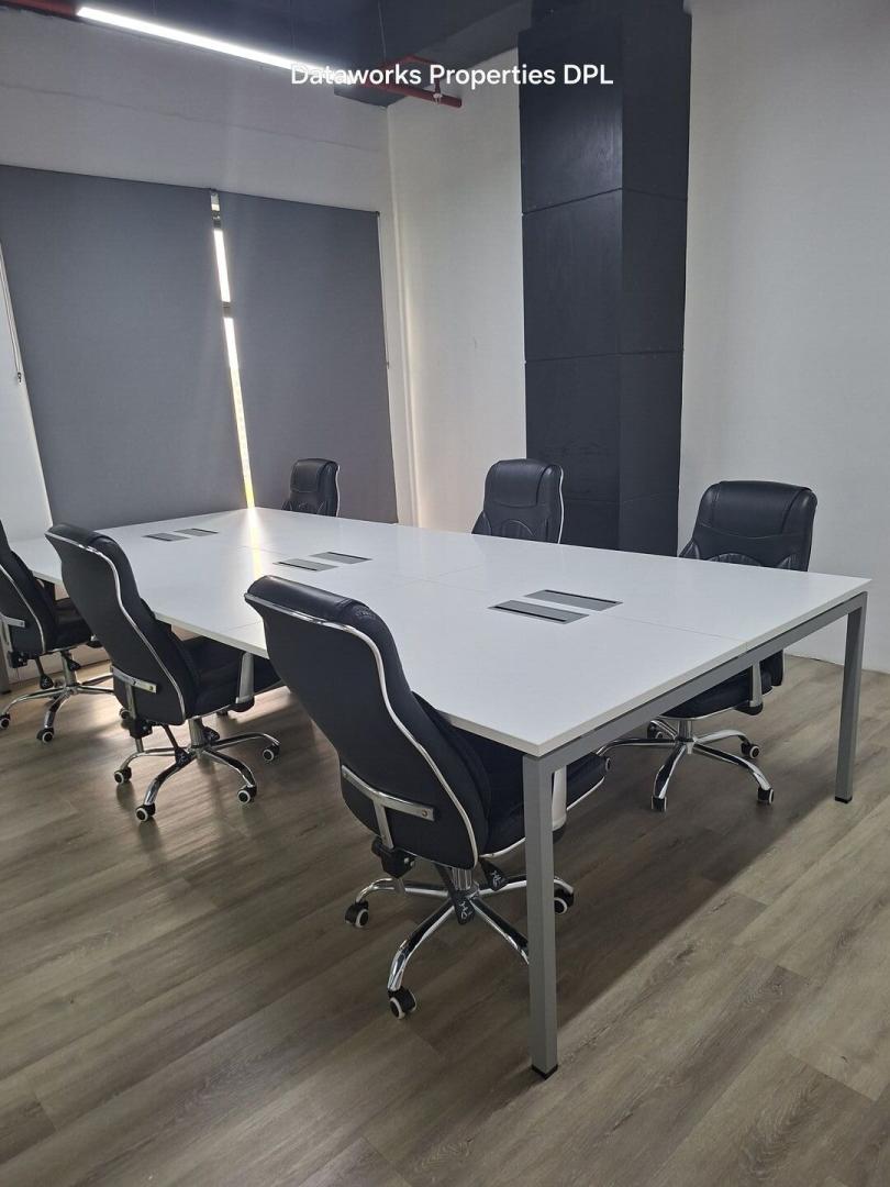 Espace de bureau meublé de 148 m² à louer à Cybercity, Ébène | 5e étage | 2 places de parking