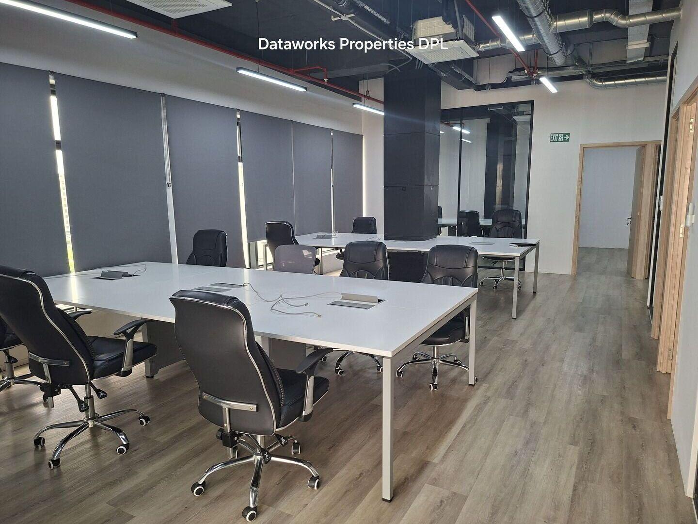 Espace de bureau meublé de 148 m² à louer à Cybercity, Ébène | 5e étage | 2 places de parking