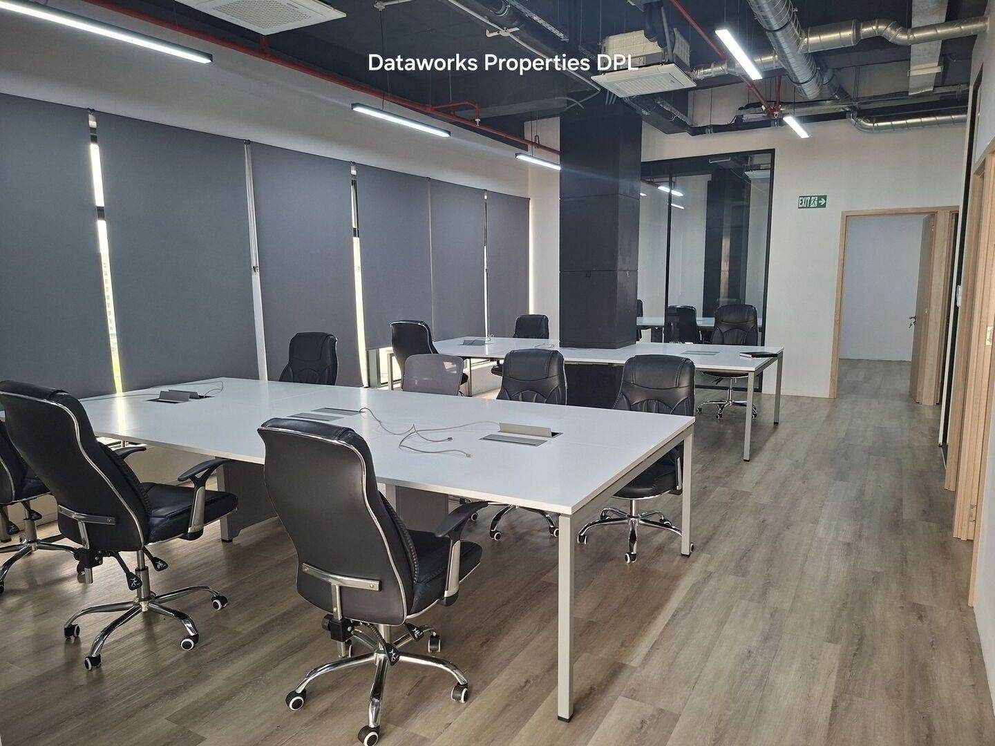 Espace de bureau meublé de 148 m² à louer à Cybercity, Ébène | 5e étage | 2 places de parking