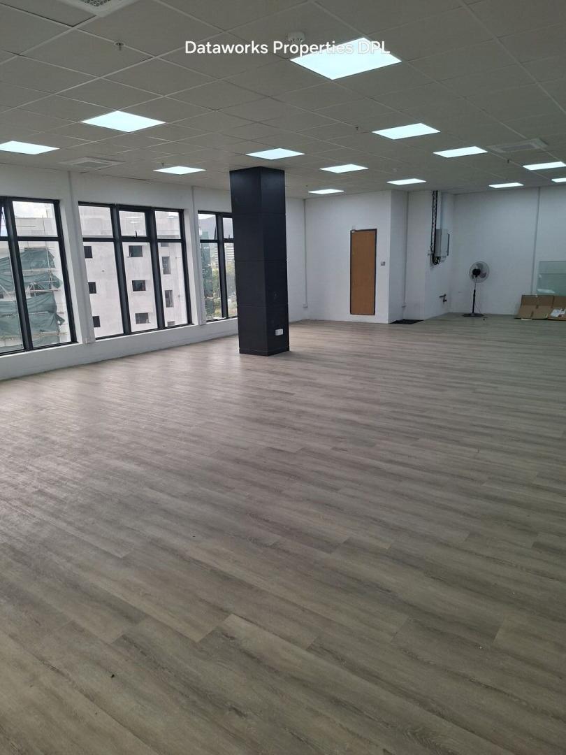 Bureau de prestige à louer à Cybercity, Ébène – 170 m² | 5ème étage | 2 places de parking privées