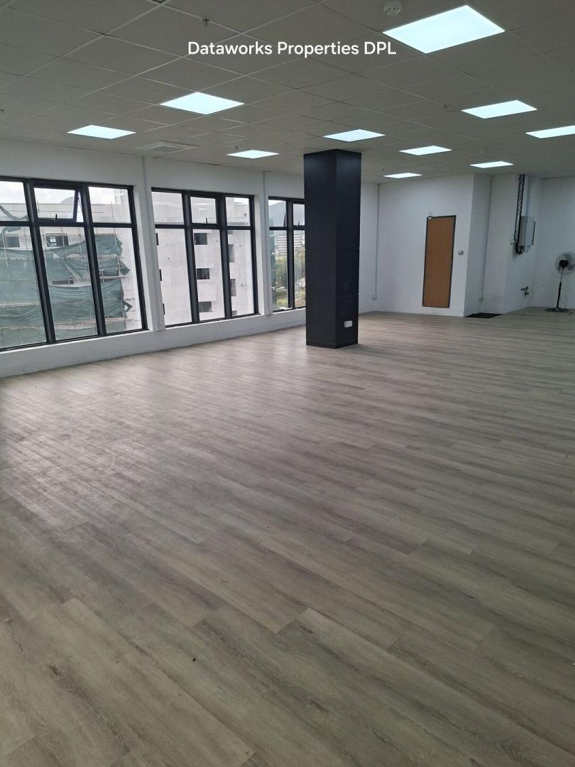 Bureau de prestige à louer à Cybercity, Ébène – 170 m² | 5ème étage | 2 places de parking privées