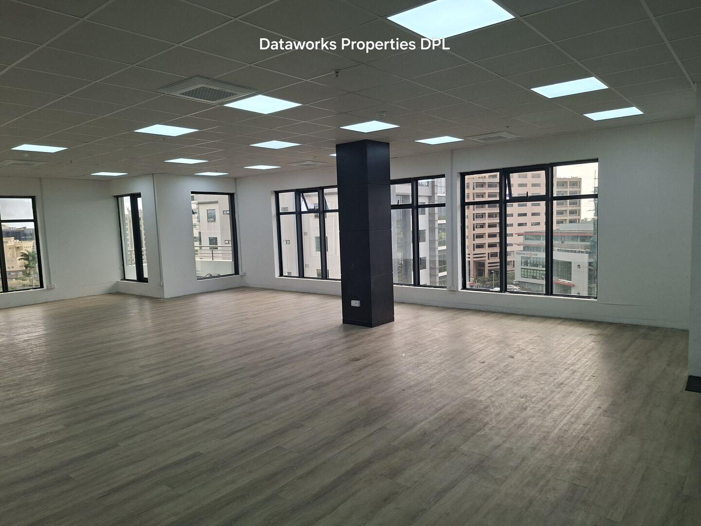 Bureau de prestige à louer à Cybercity, Ébène – 170 m² | 5ème étage | 2 places de parking privées
