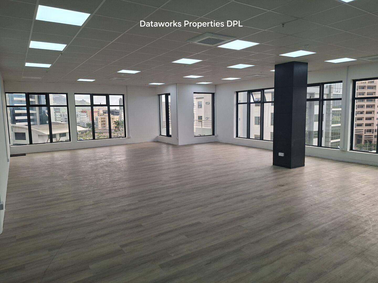 Bureau de prestige à louer à Cybercity, Ébène – 170 m² | 5ème étage | 2 places de parking privées