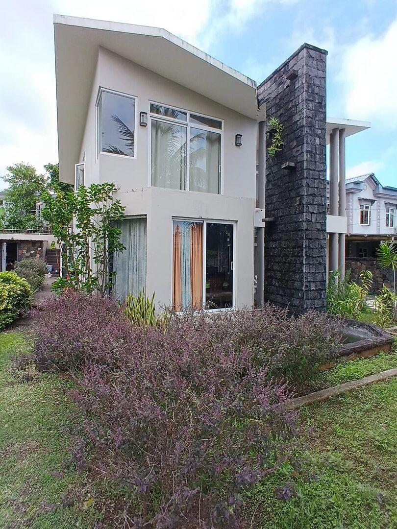 Maison de luxe de 4 chambres à vendre à Boulet Rouge, Flacq, île Maurice – Maison familiale entièrement meublée avec jacuzzi