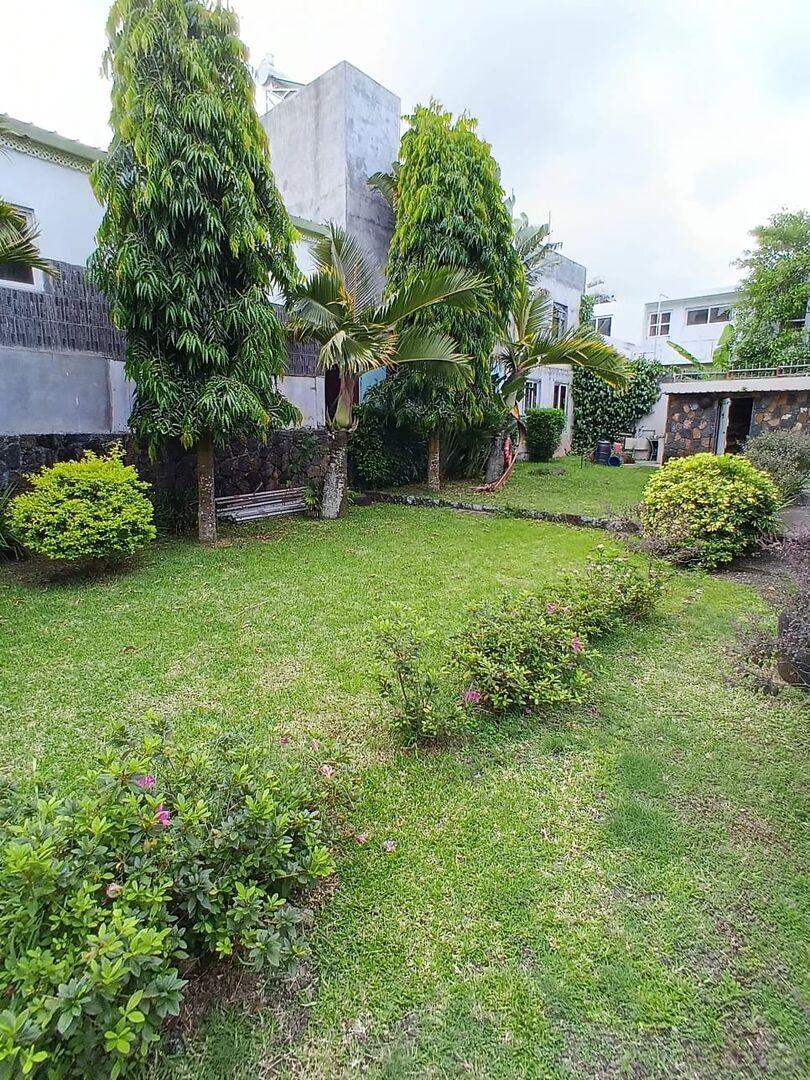 Maison de luxe de 4 chambres à vendre à Boulet Rouge, Flacq, île Maurice – Maison familiale entièrement meublée avec jacuzzi
