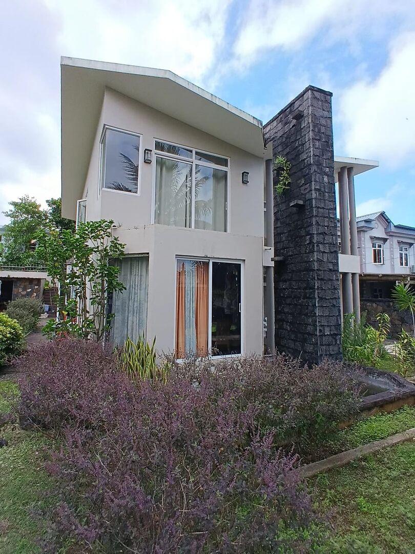 Maison de luxe de 4 chambres à vendre à Boulet Rouge, Flacq, île Maurice – Maison familiale entièrement meublée avec jacuzzi