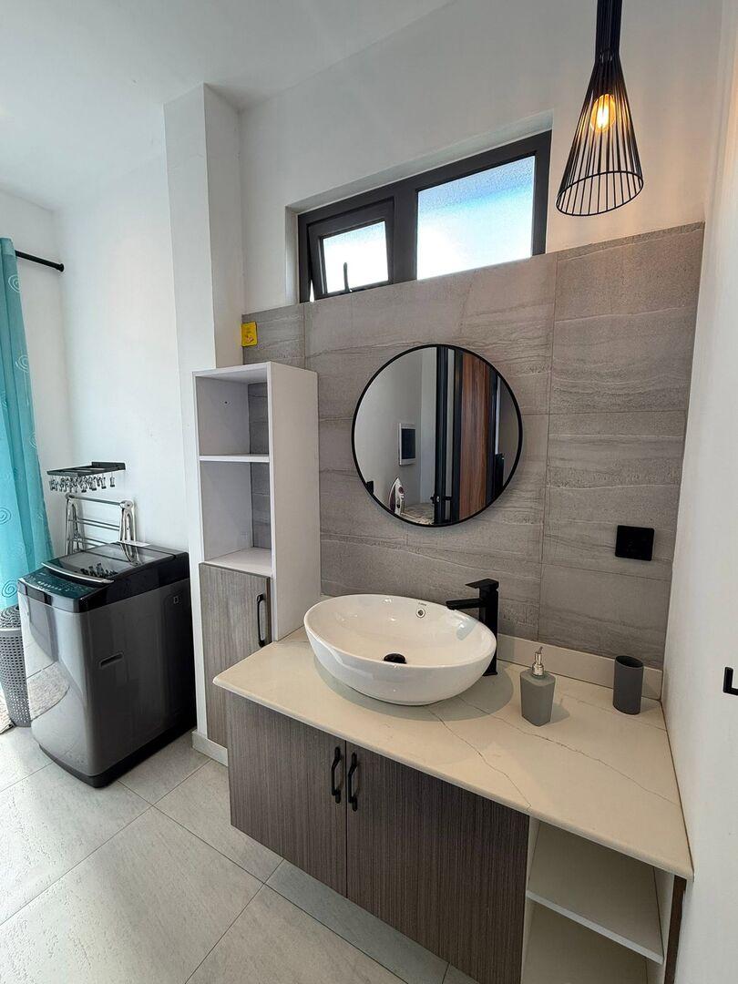 Villa de luxe de 4 chambres à vendre à Grand Baie – À distance de marche du Super U | Piscine privée | Entièrement meublée