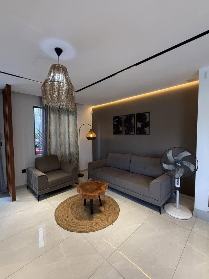 Villa de luxe de 4 chambres à vendre à Grand Baie – À distance de marche du Super U | Piscine privée | Entièrement meublée