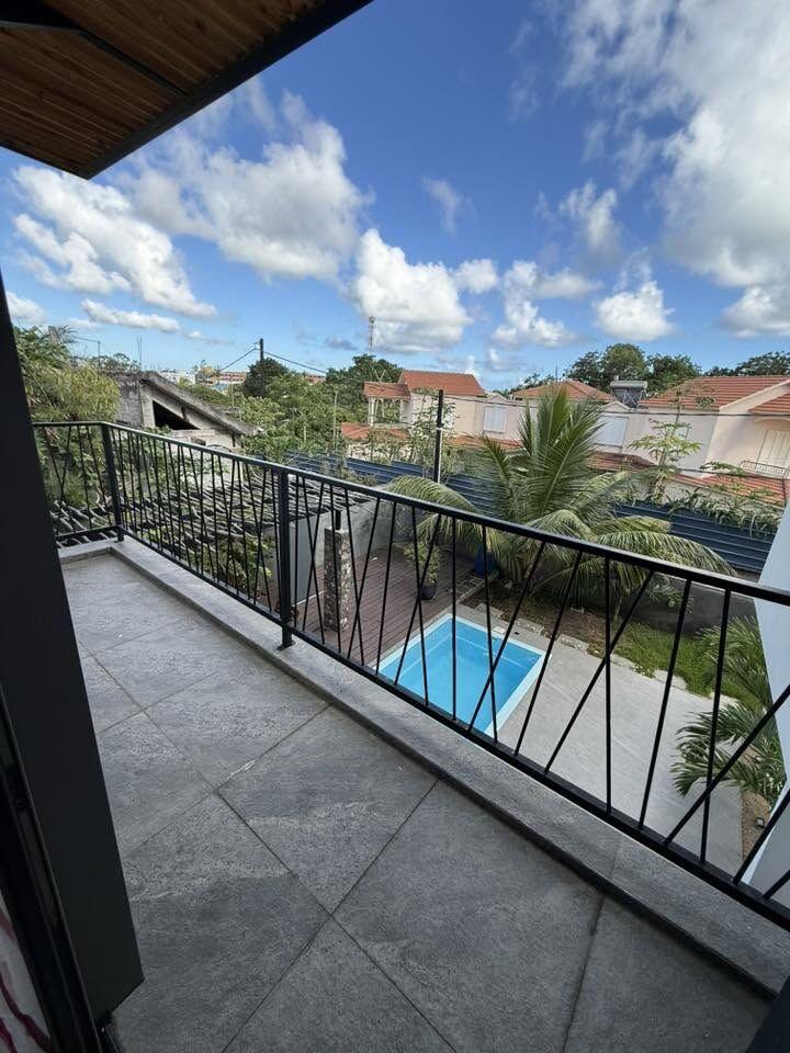 Villa de luxe de 4 chambres à vendre à Grand Baie – À distance de marche du Super U | Piscine privée | Entièrement meublée