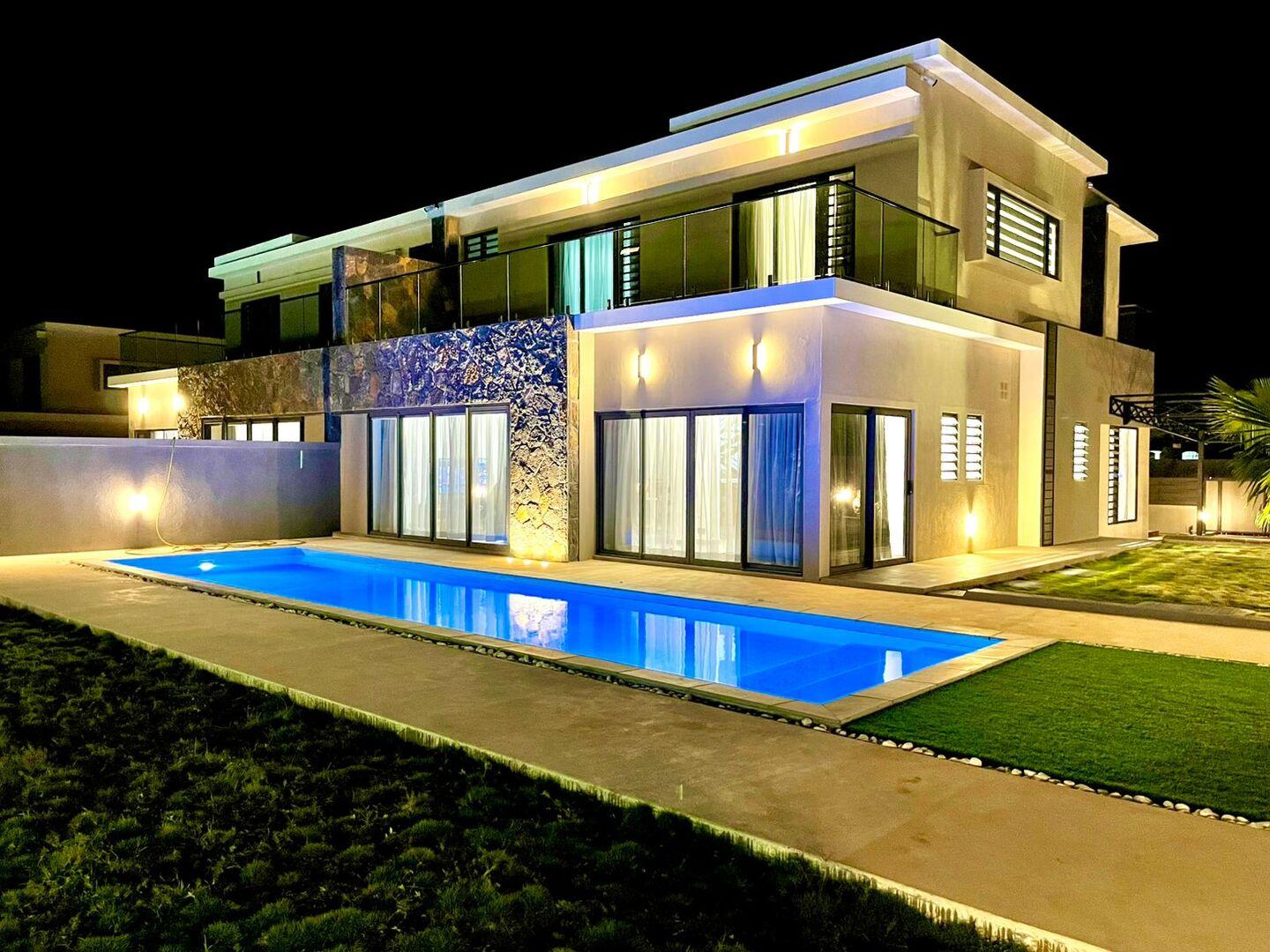 Duplex / Townhouse Neuf à Louer à Maurice avec Piscine Privée