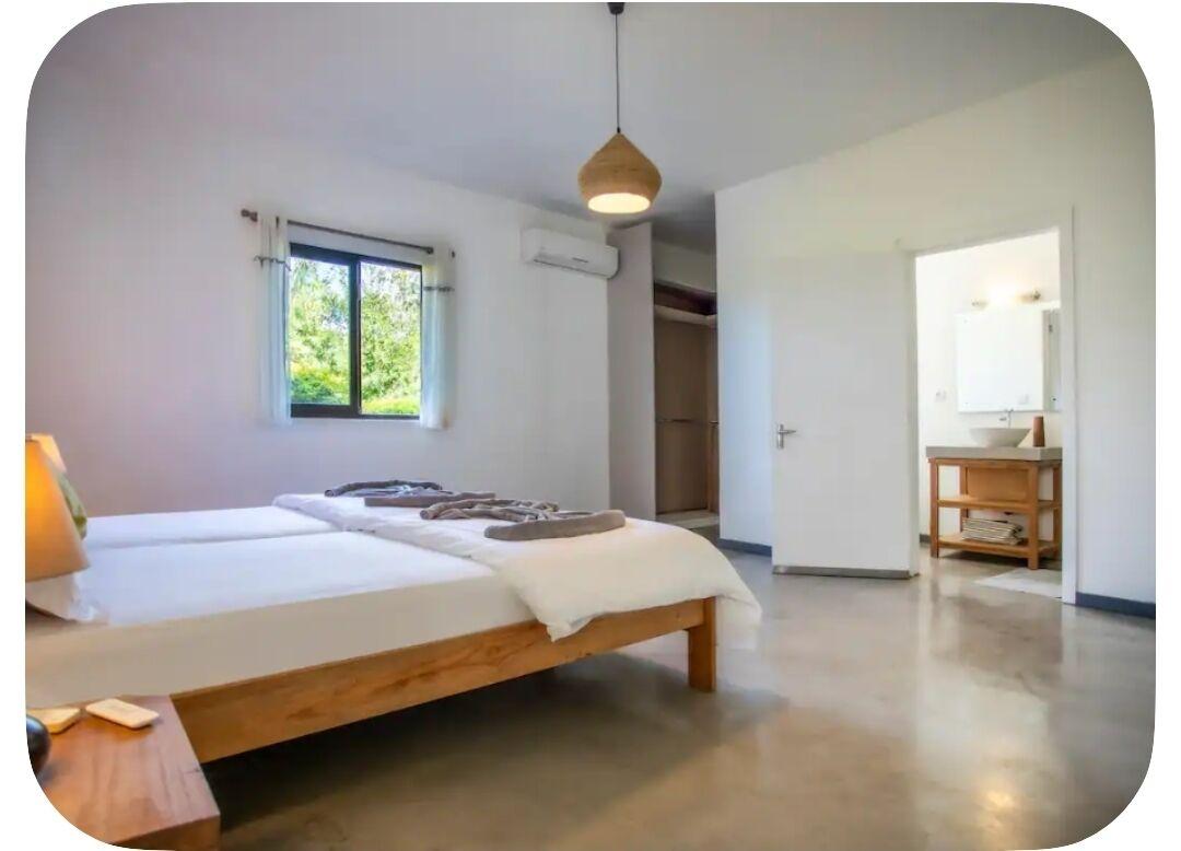 Villa 3 Chambres avec Piscine à Vendre à Grand Baie l’Île Maurice – Terrain d’environ 1 000 m²