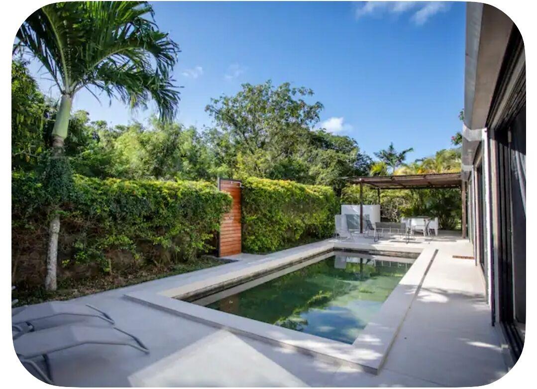 Villa 3 Chambres avec Piscine à Vendre à Grand Baie l’Île Maurice – Terrain d’environ 1 000 m²