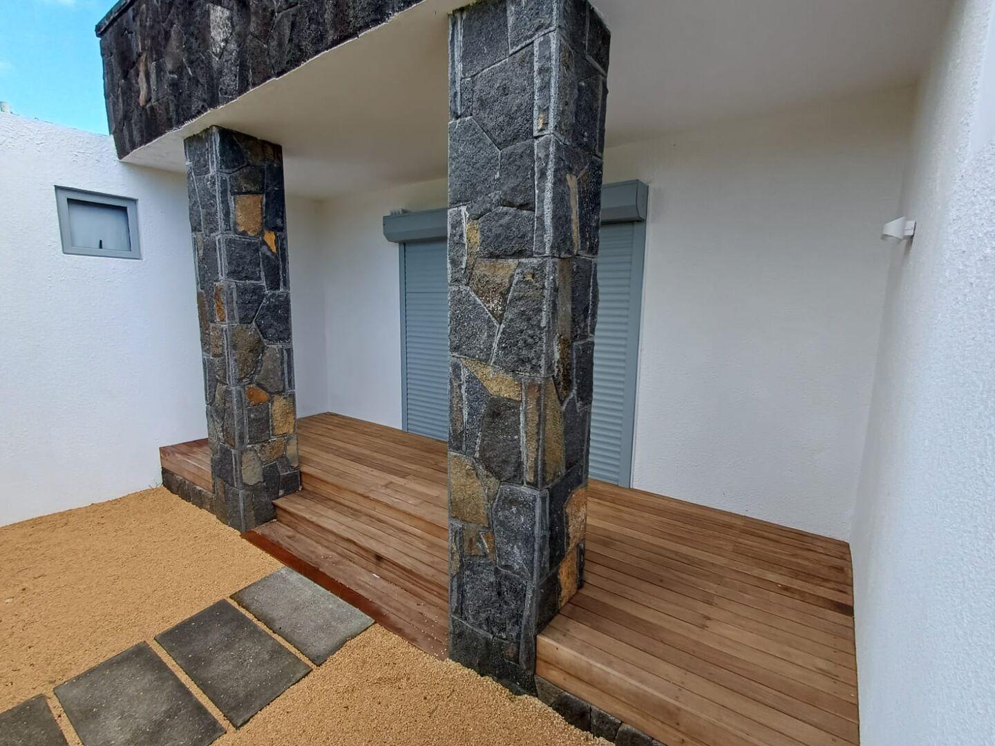 Villa 3 Chambres avec Piscine à Vendre à Grand Baie l’Île Maurice – Terrain d’environ 1 000 m²