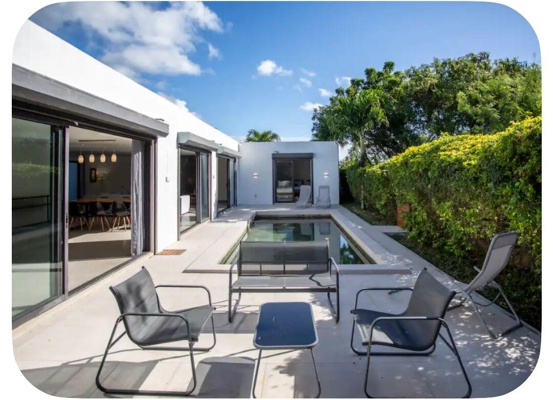 Villa 3 Chambres avec Piscine à Vendre à Grand Baie l’Île Maurice – Terrain d’environ 1 000 m²