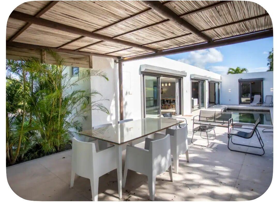 Villa 3 Chambres avec Piscine à Vendre à Grand Baie l’Île Maurice – Terrain d’environ 1 000 m²